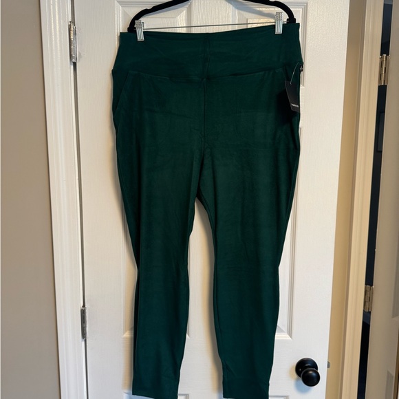 Torrid Fleece Leggings Size 3 NWT - Picture 2 of 9